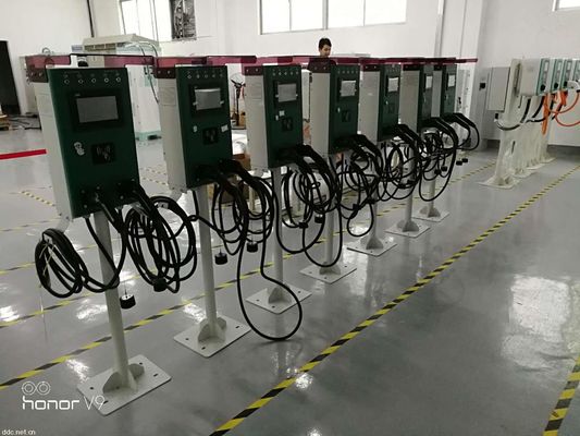 System ładowania pojazdów elektrycznych, układy wykrywania bliskości i układy kodowania prądu kablowego dla podstawowego interfejsu