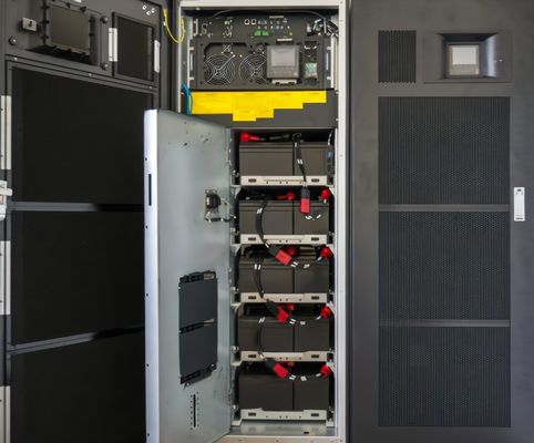 Systemy zasilania nieprzerwanego (UPS),odporność na ogień